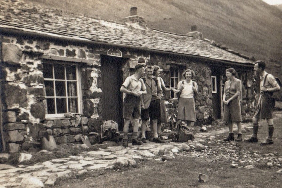 Group of travellers outside YHA Black Sail