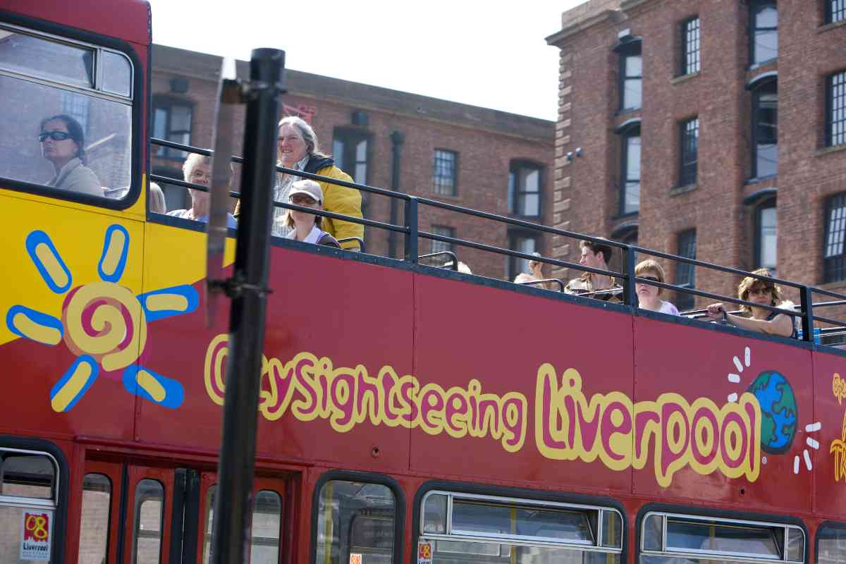 Liverpool sightseeing bus 