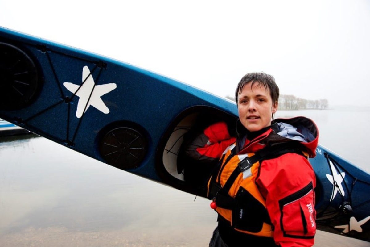 Sarah Outen holding a kayak