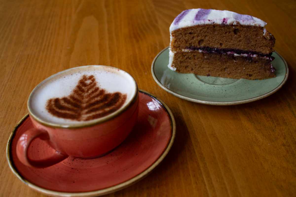 Cappuccino and cake 